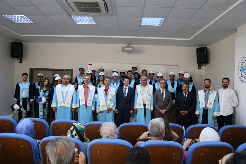 2025 MEZUNLARI BARETLERİNİ TAKTI, YEMİNLERİNİ ETTİ