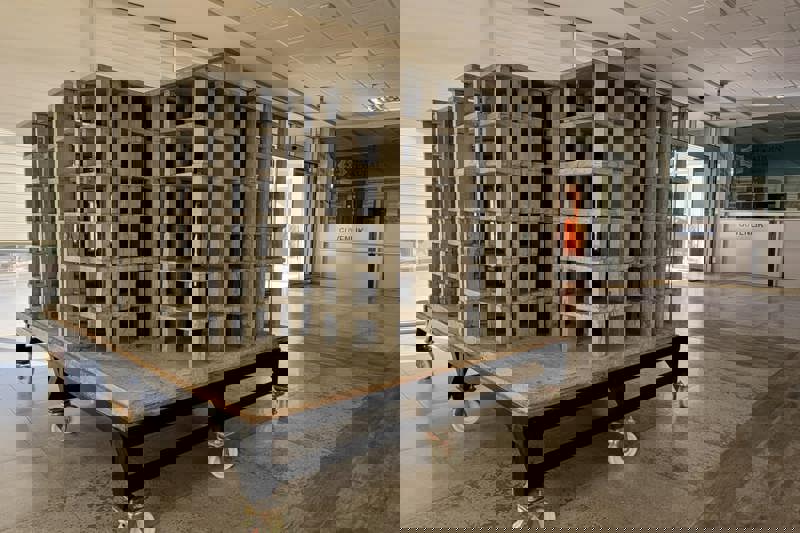 İnşaat Mühendisliği Bitirme Öğrencilerinin Maket Çalışması Fakülte Girişinde Sergileniyor